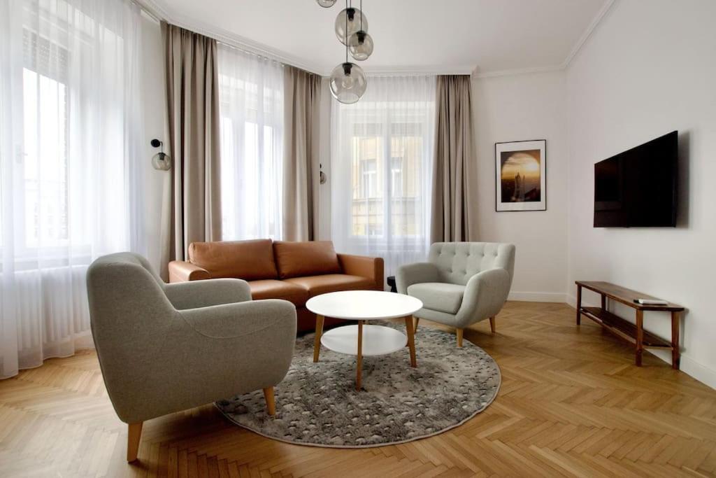 Premium Apartment By Hi - Central 2 Bedroom - Best View Budapesta Exterior foto