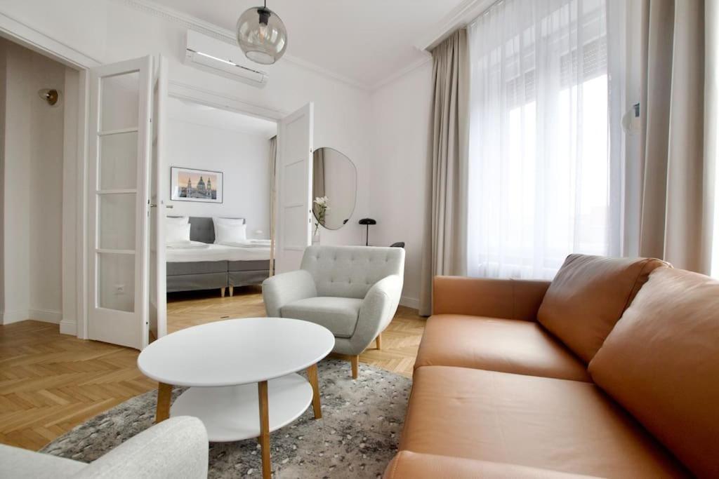 Premium Apartment By Hi - Central 2 Bedroom - Best View Budapesta Exterior foto