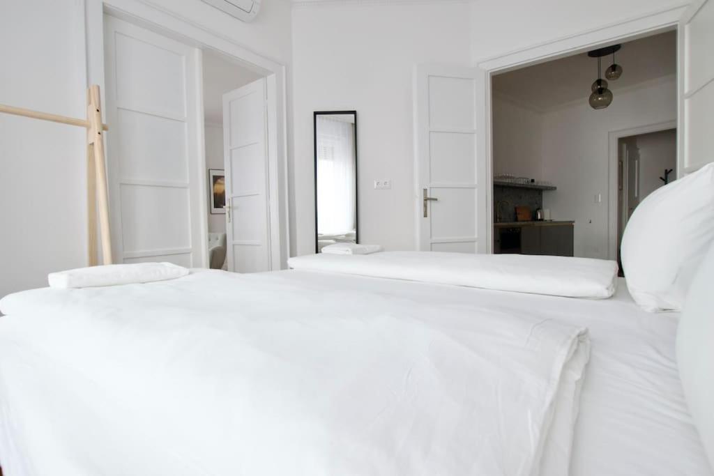 Premium Apartment By Hi - Central 2 Bedroom - Best View Budapesta Exterior foto