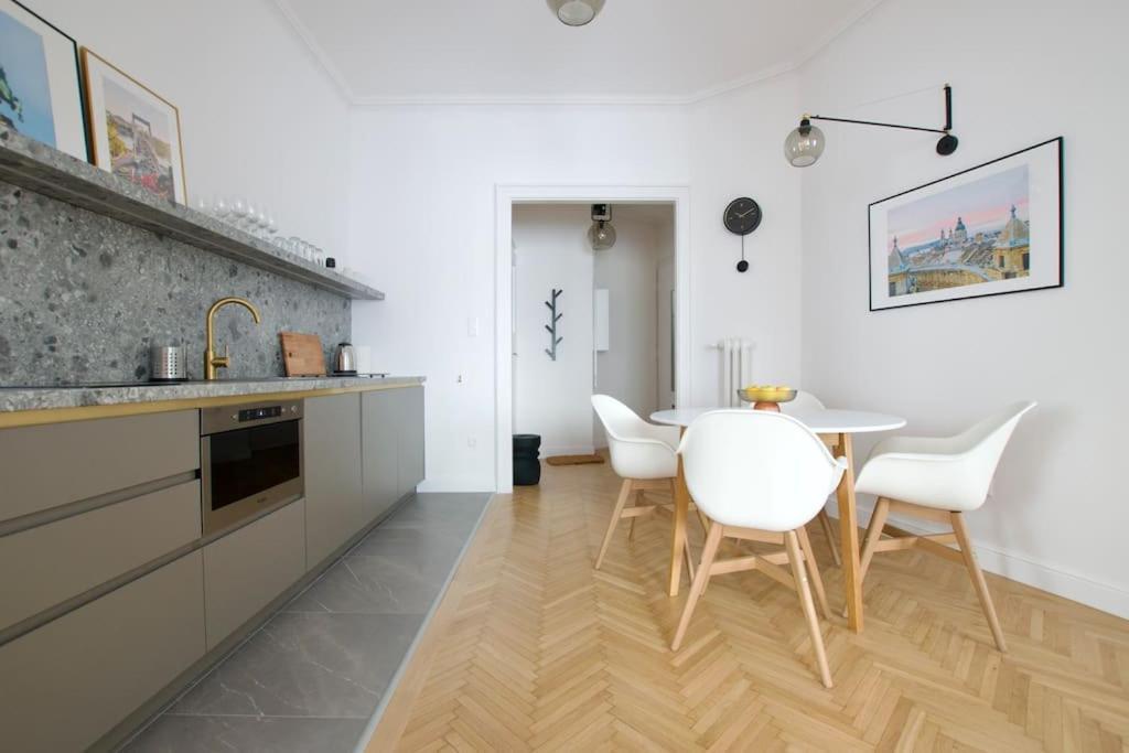 Premium Apartment By Hi - Central 2 Bedroom - Best View Budapesta Exterior foto