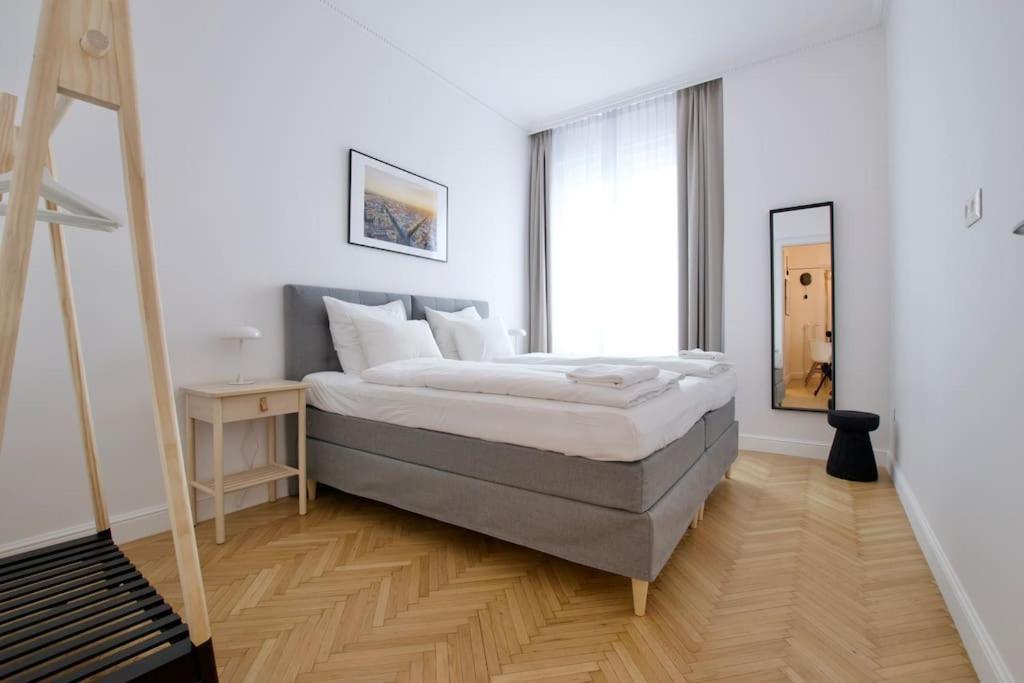 Premium Apartment By Hi - Central 2 Bedroom - Best View Budapesta Exterior foto