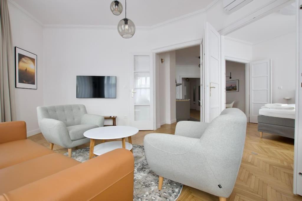 Premium Apartment By Hi - Central 2 Bedroom - Best View Budapesta Exterior foto