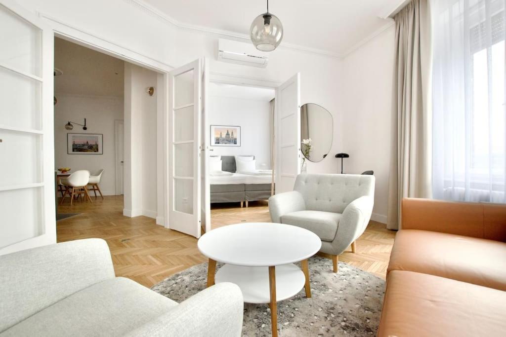Premium Apartment By Hi - Central 2 Bedroom - Best View Budapesta Exterior foto