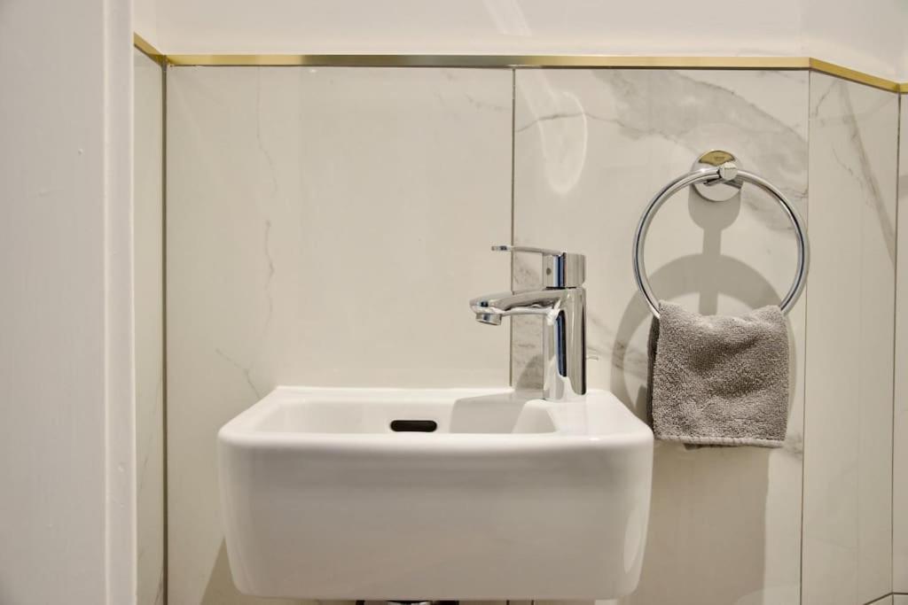 Premium Apartment By Hi - Central 2 Bedroom - Best View Budapesta Exterior foto