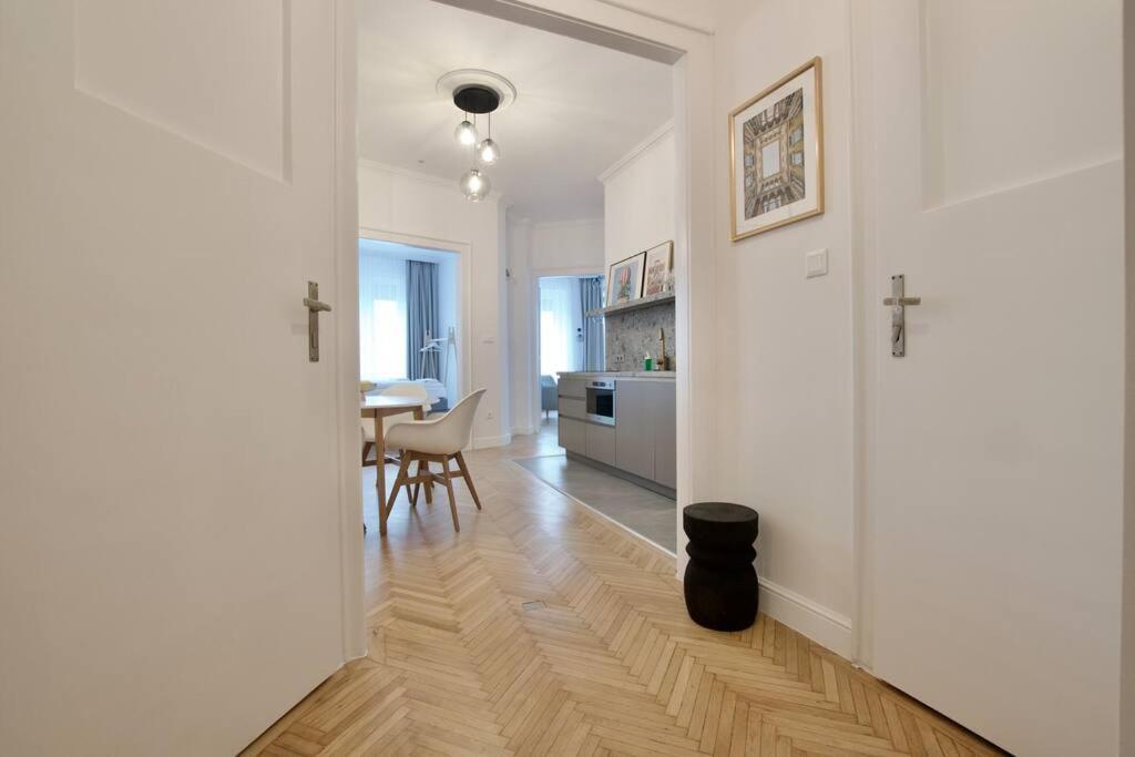 Premium Apartment By Hi - Central 2 Bedroom - Best View Budapesta Exterior foto