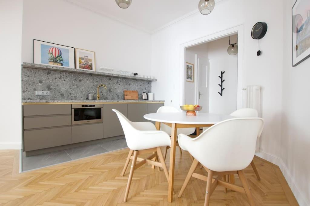 Premium Apartment By Hi - Central 2 Bedroom - Best View Budapesta Exterior foto